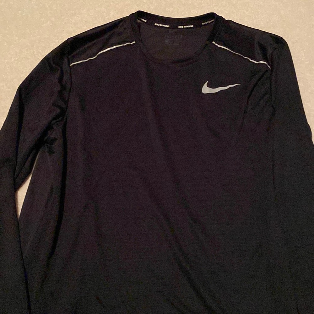 Nike large long sleeve running tee - black